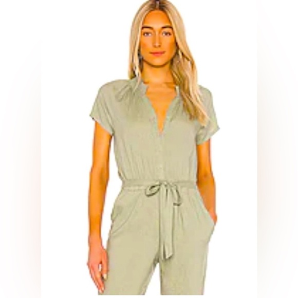 BB Dakota by Steve Madden Pants - Steve Madden BB Dakota Jack jumpsuit. Light khaki green, women’s size medium.